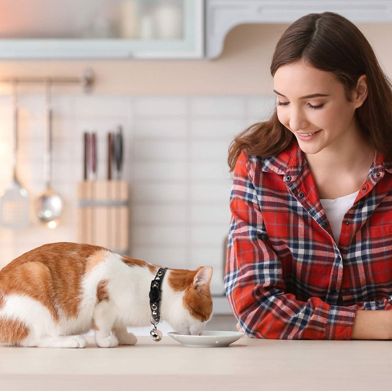 Stylish 2-Piece Adjustable Breakaway Cat Collars with Glow-in-the-Dark Moons and Stars - Perfect for Your Feline Friend!